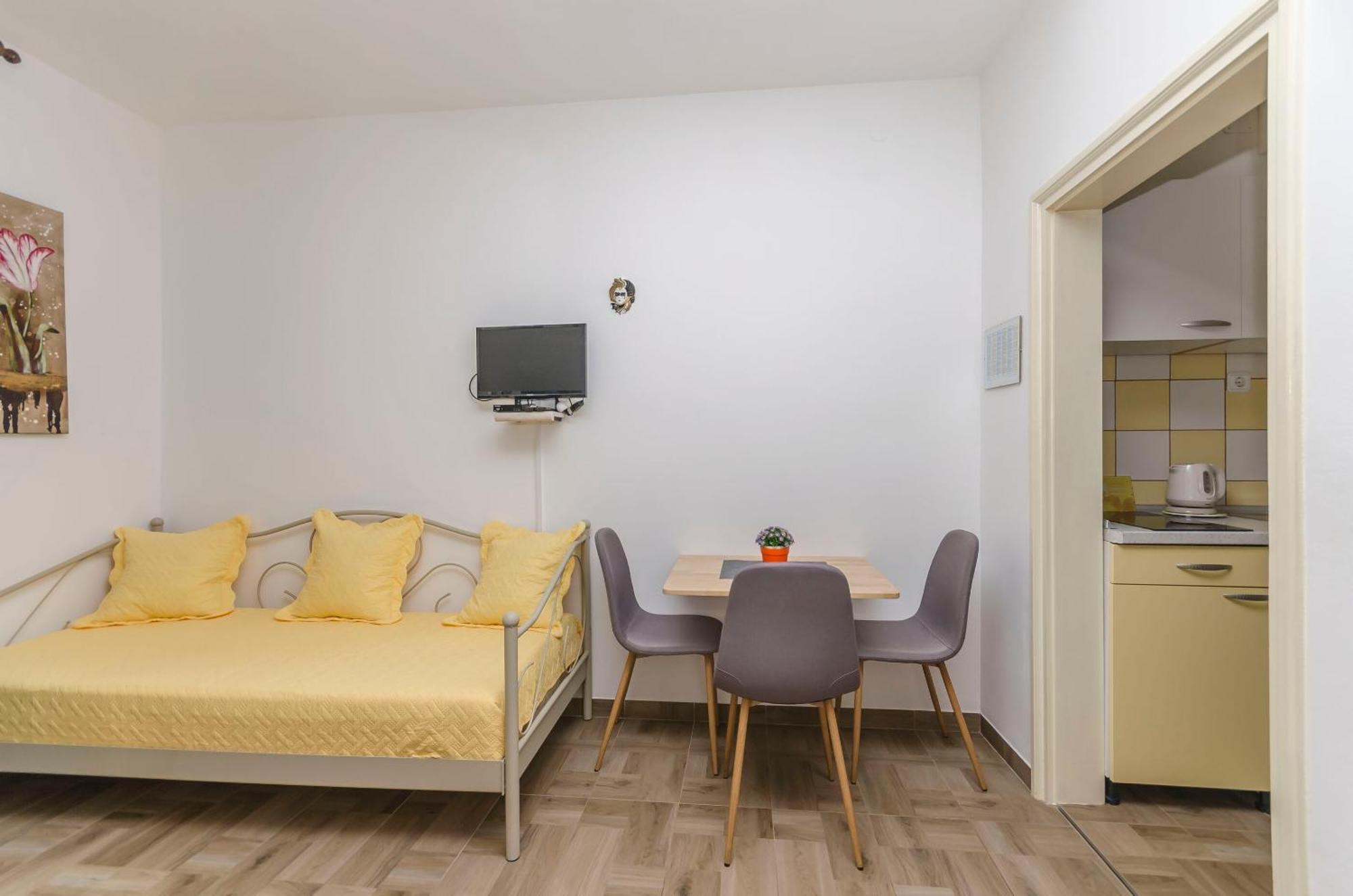 Apartment Robyn On The Beach Srima Exteriér fotografie